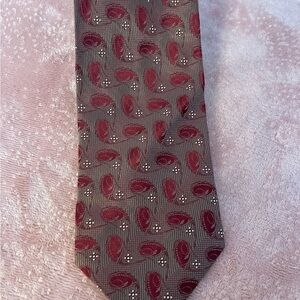 Elegant Paisley Men's Tie in Red and Gray
